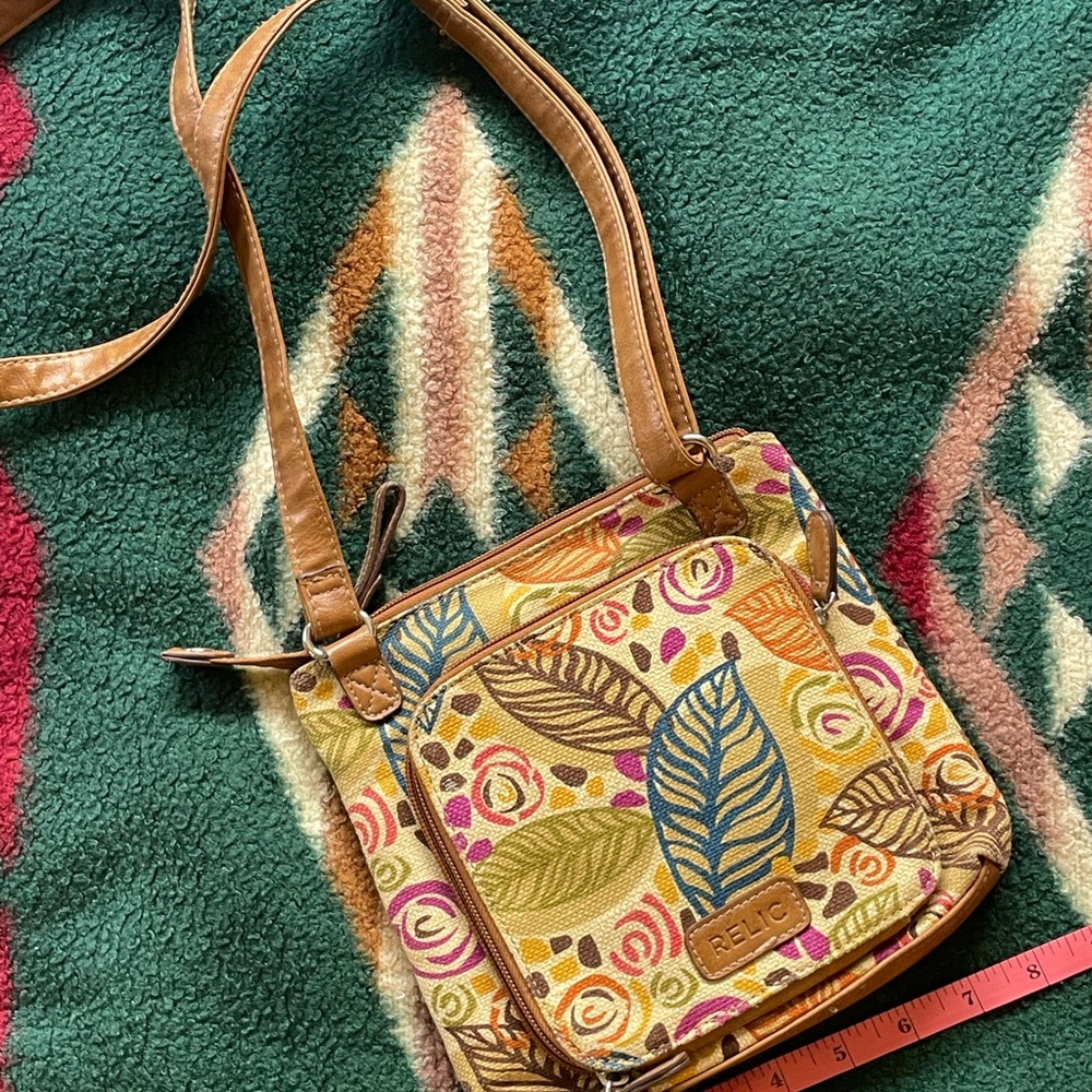 Relic Multicolor Leaf Pattern Crossbody Bag - Picture 5 of 5